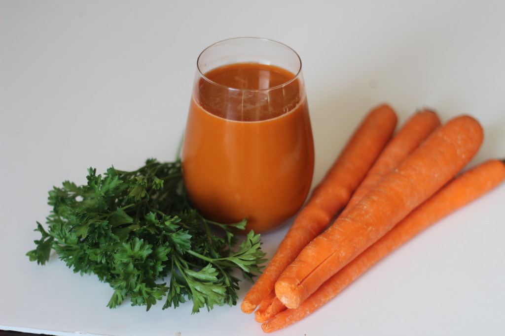 fresh carrot parsley juice